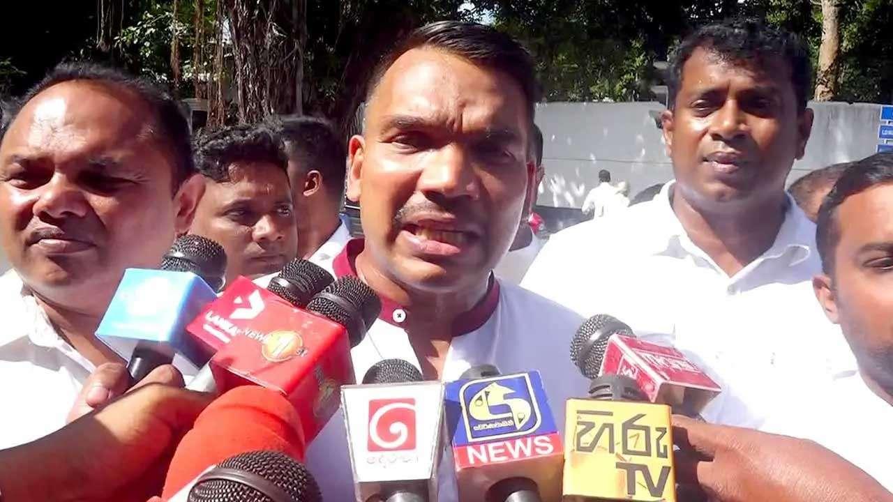 நாமல் ராஜபக்ஷ இலஞ்சம், ஊழல் ஆணைக்குழுவில் ஆஜர்
