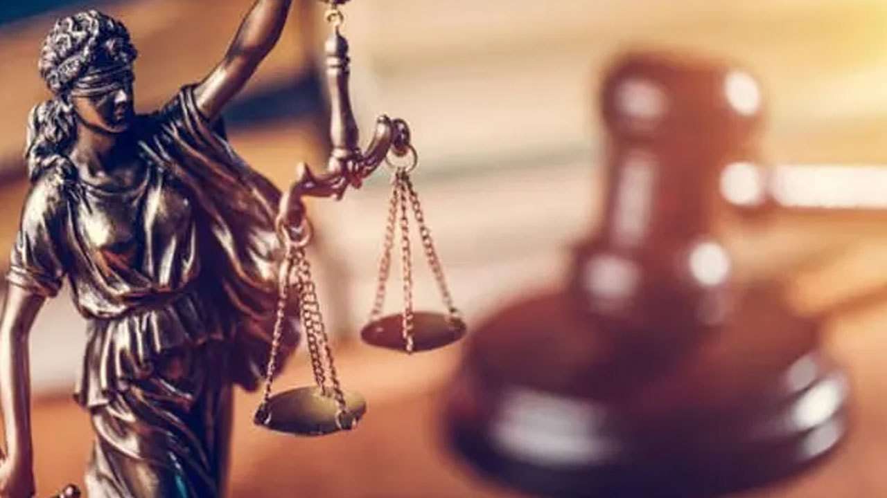 நீதிபதிகளின் சம்பளத்தில் வரி அறவிட முடியும் என தீர்ப்பு