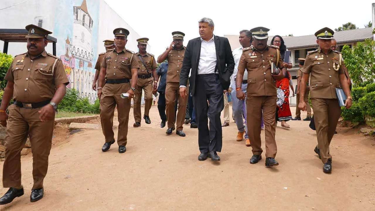 வரவு செலவு திட்டத்தில் சிறைச்சாலை அதிகாரிகளின் சம்பளத்தை அதிகரிக்க அவதானம்