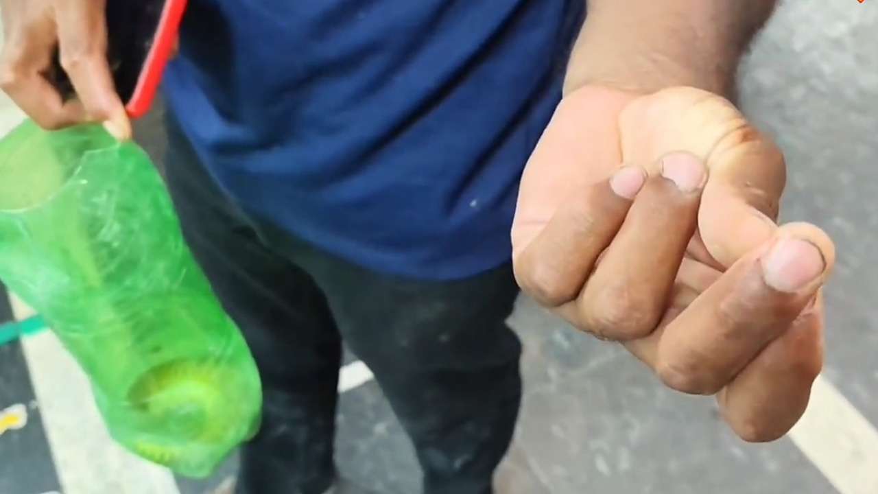 தன்னை கடித்த பாம்புடன் சிகிச்சைக்கு வந்த இளைஞர்!