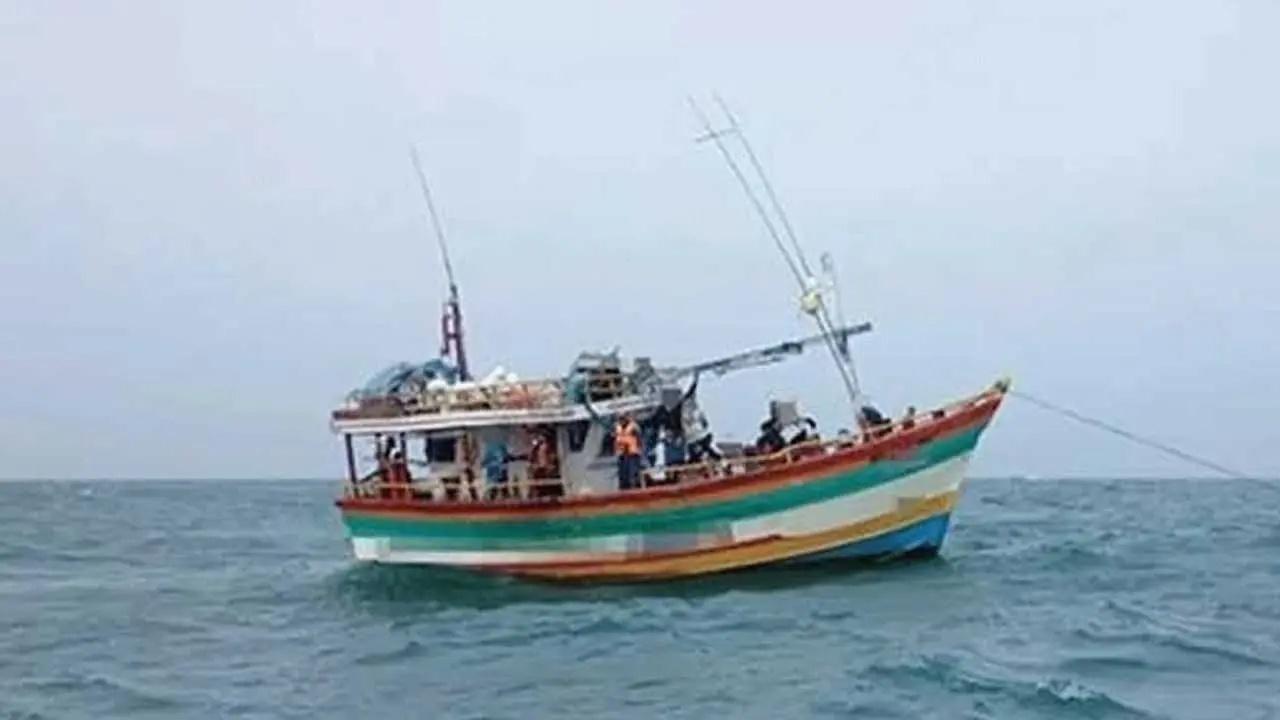 அந்தமான் கடற்பகுதிகளில் இருந்து உடன் வௌியேறுமாறு அறிவுறுத்தல்
