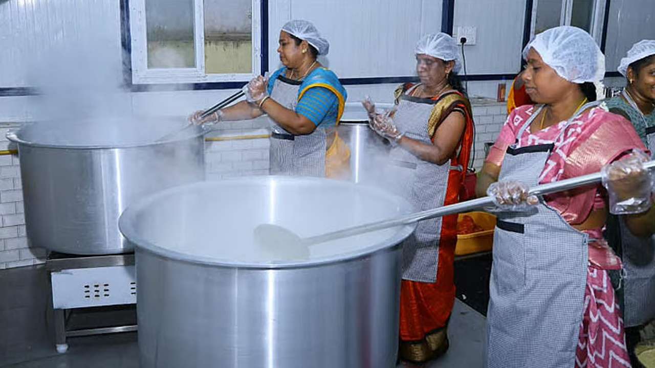 காமராஜர் காலை உணவு திட்டம் இன்று முதல் அமுல்