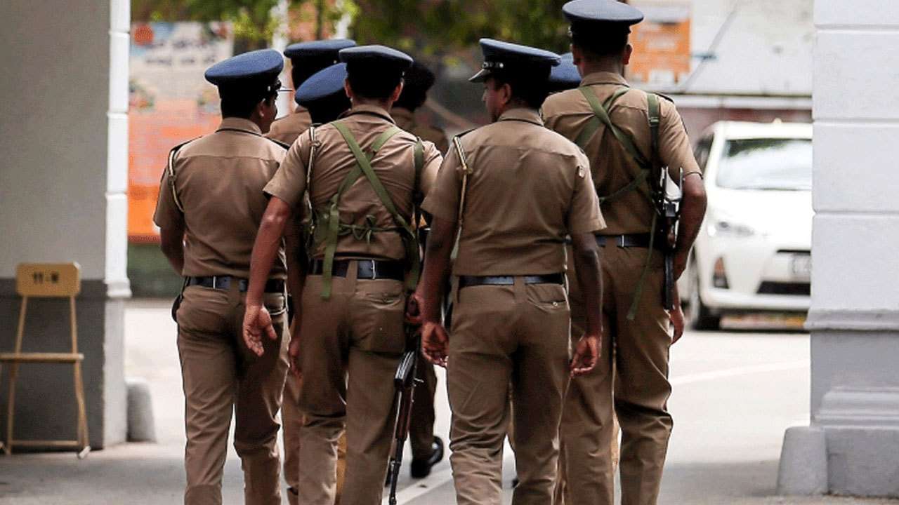 பொலிஸ் சீருடையைப் புதிய முறையில் வடிவமைப்பதற்கு திட்டம்!