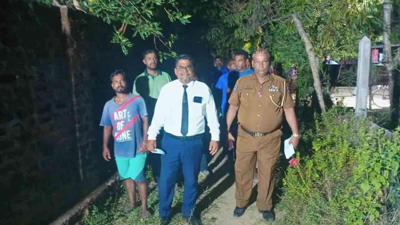 தூக்கில் தொங்கிய நிலையில் பெண் சடலமாக மீட்பு!