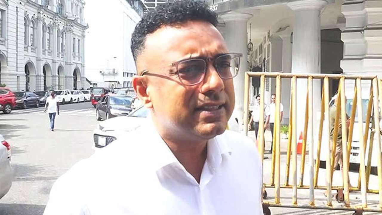 மனுஷ நாணயக்கார இலஞ்ச, ஊழல் ஆணைக்குழுவில் ஆஜர்