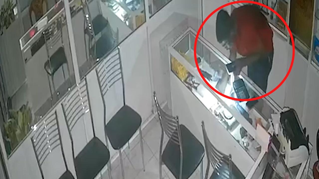 மன்னார் பஜாரில் அதிரடித் திருட்டு!
