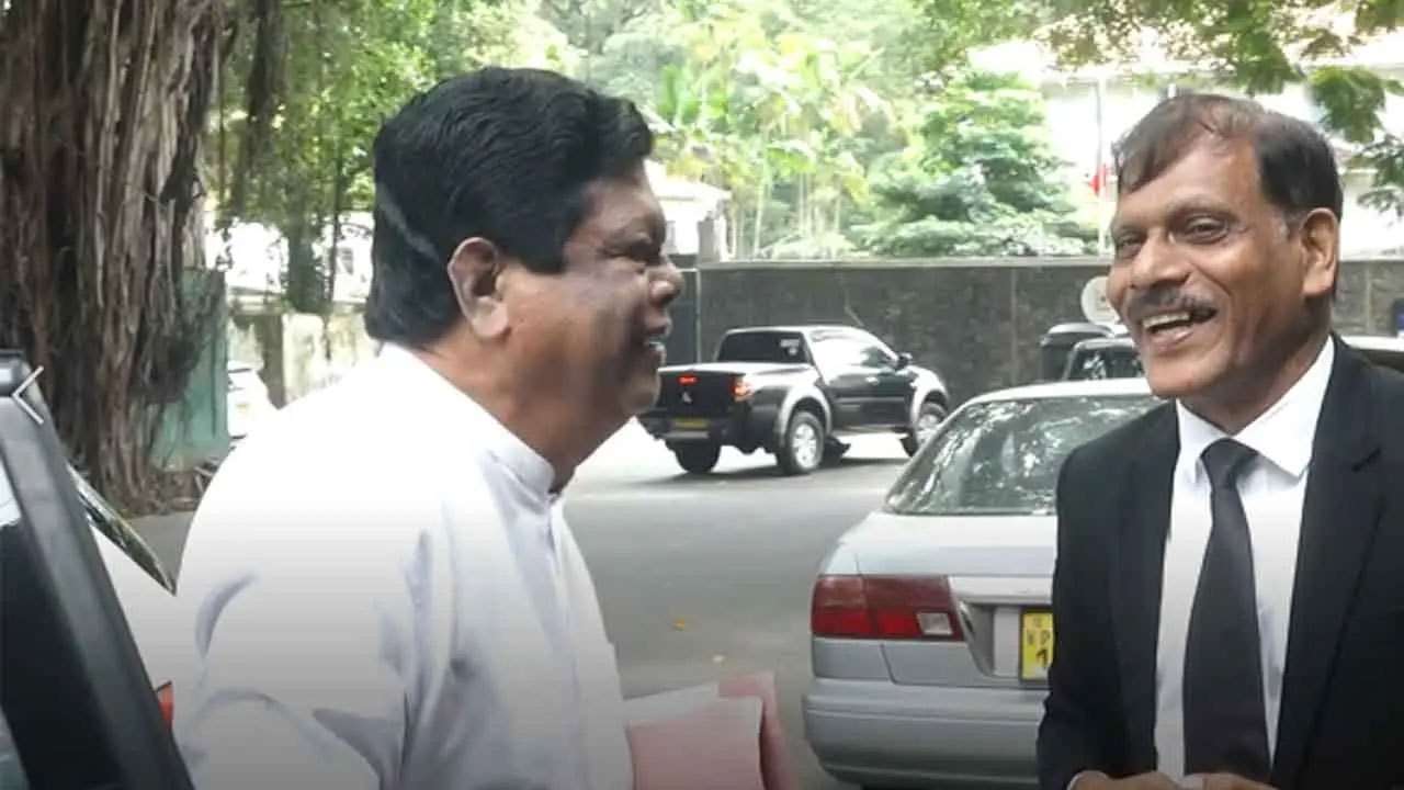 முன்னாள் அமைச்சர் பந்துல குணவர்தன இலஞ்ச ஒழிப்பு ஆணைக்குழுவில்