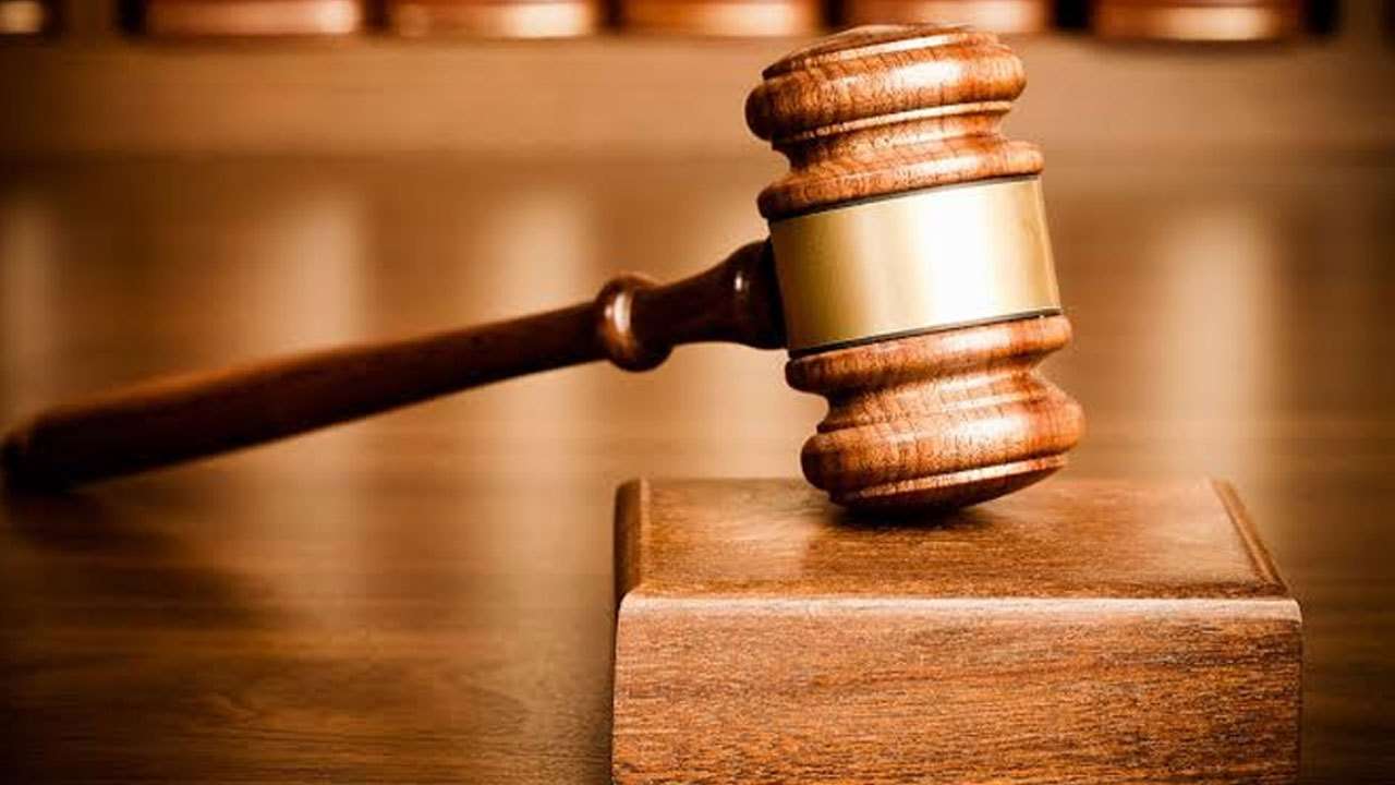 மினுவாங்கொடை நீதிமன்ற பதிவாளருக்கு விளக்கமறியல்!