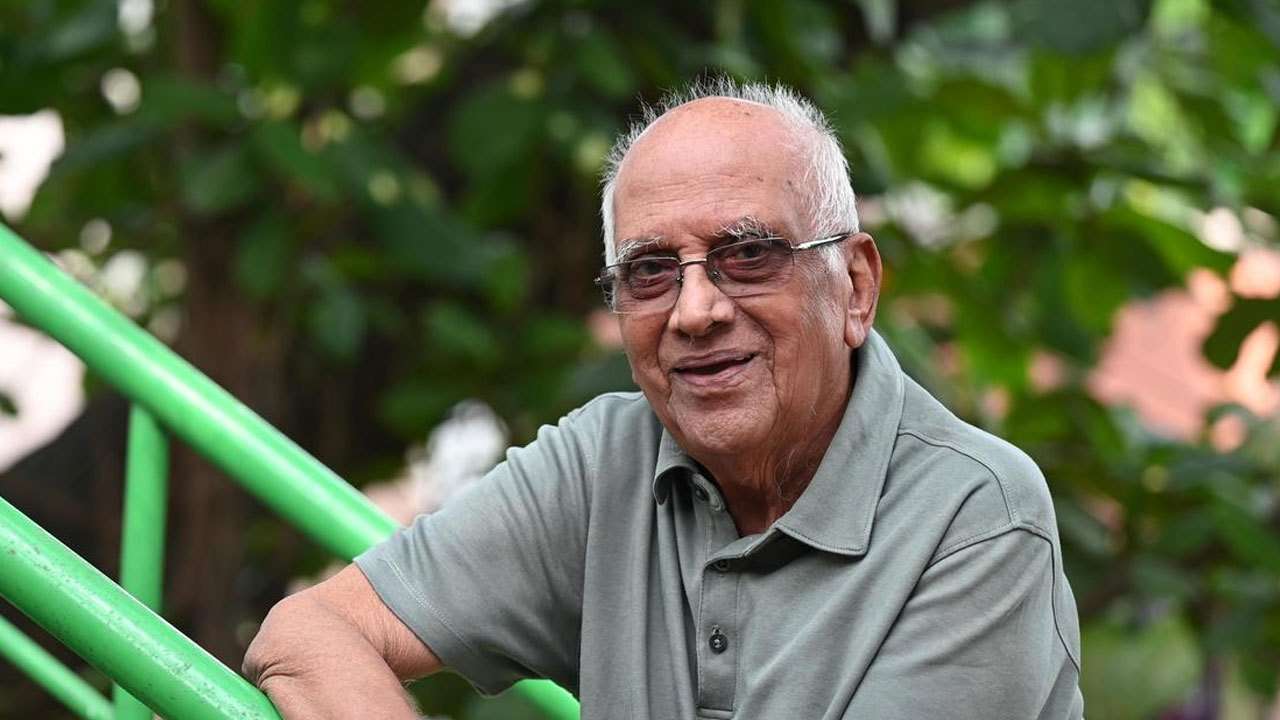 பழம்பெரும் இயக்குநர் சிங்கீதம் சீனிவாச ராவ் காலமானார்