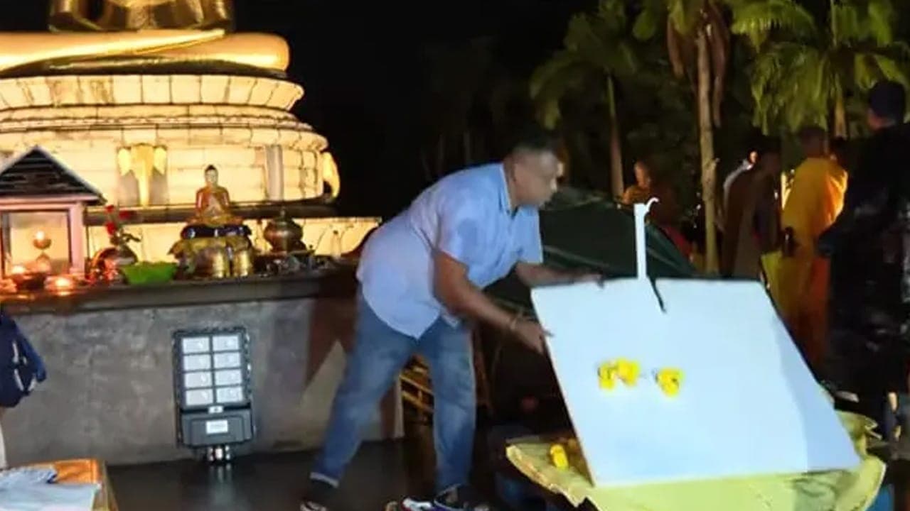 விகாரமஹாதேவி பூங்கா வளாகத்தில் இருந்த சத்தியாக்கிரக பந்தல்கள் அகற்றம்